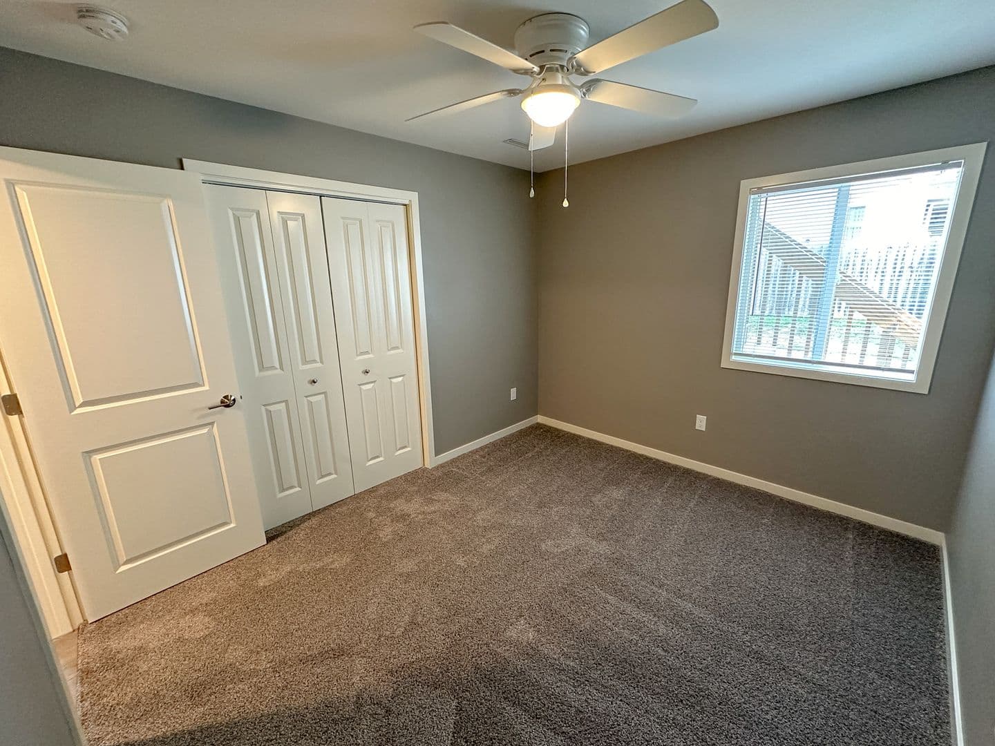 Ames Apartment: 218 S Dakota Ave