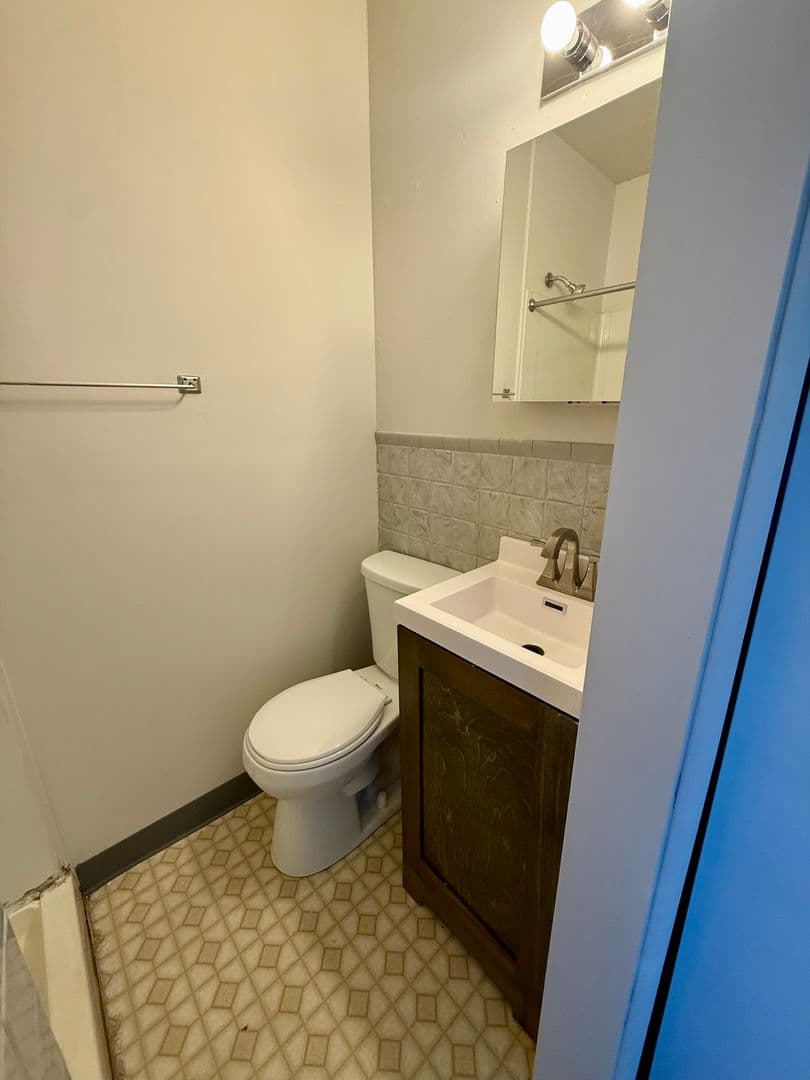 Ames Apartment: 4216 Lincoln Swing St