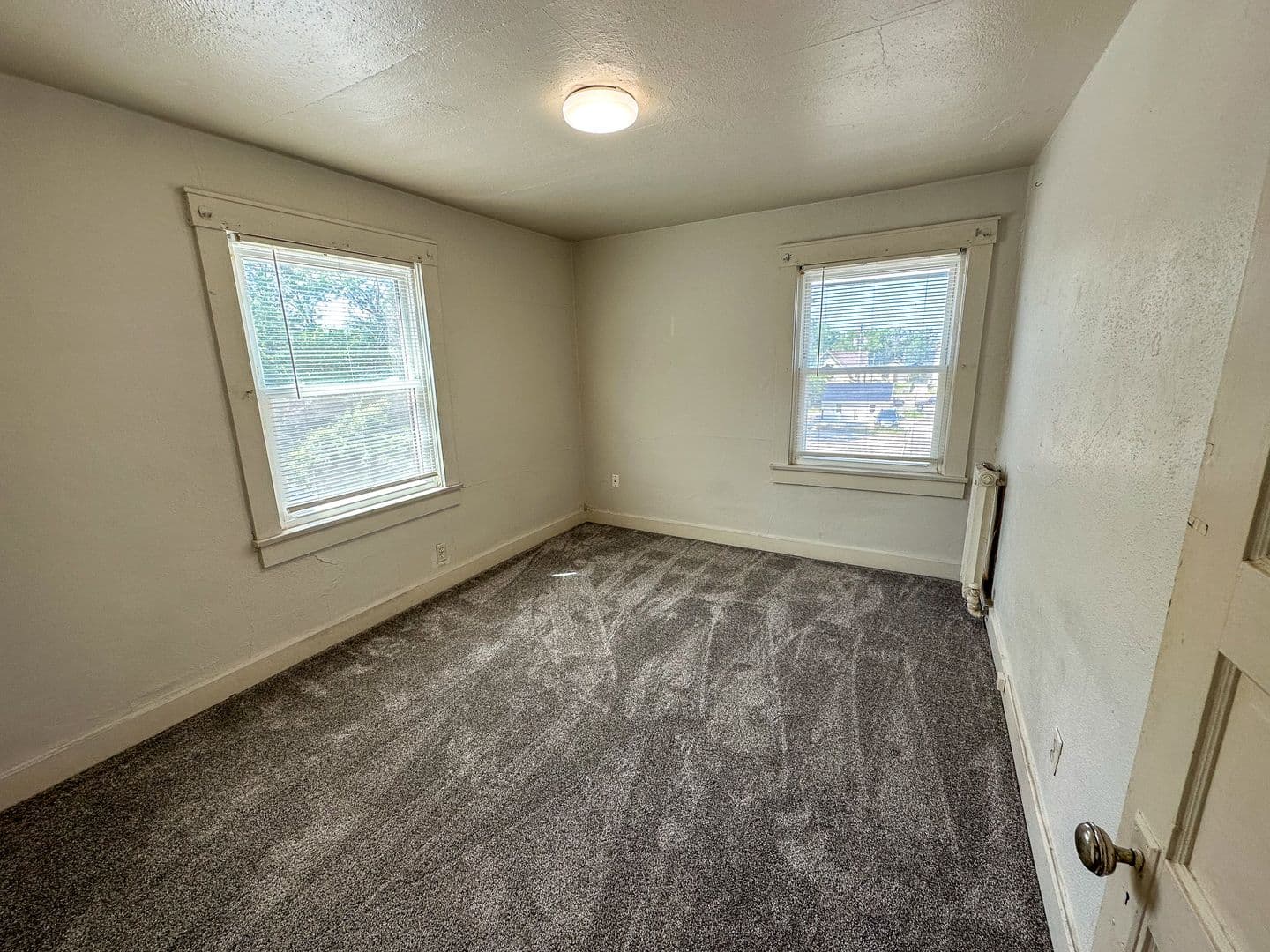Ames Apartment: 141 Campus Ave