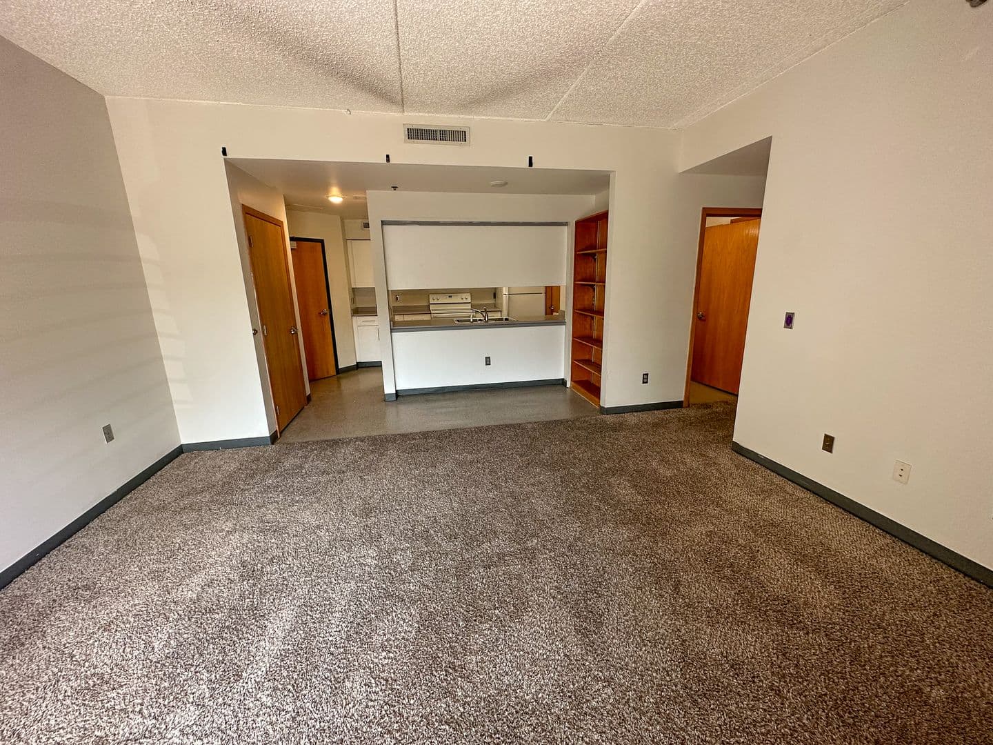 Ames Apartment: 245 N Hyland Ave