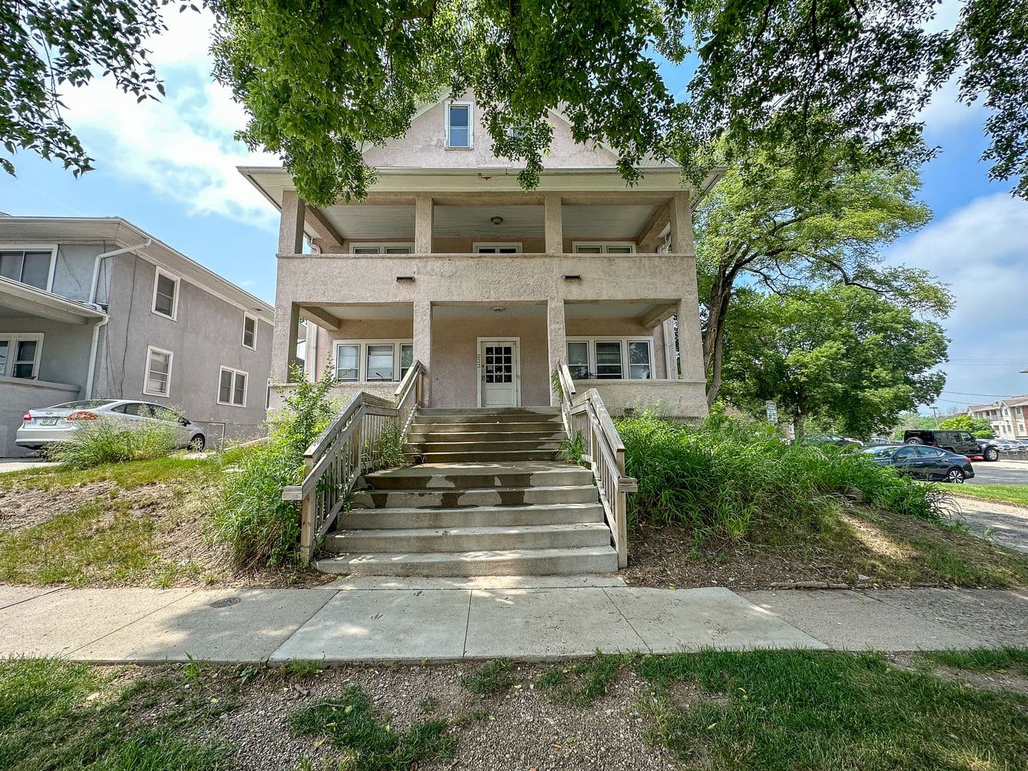 Ames Apartment: 233 Sheldon Ave