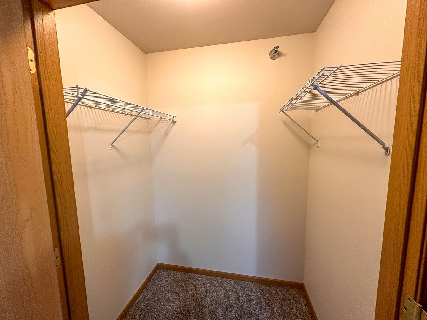 Ames Apartment: 1401 N Dakota Ave
