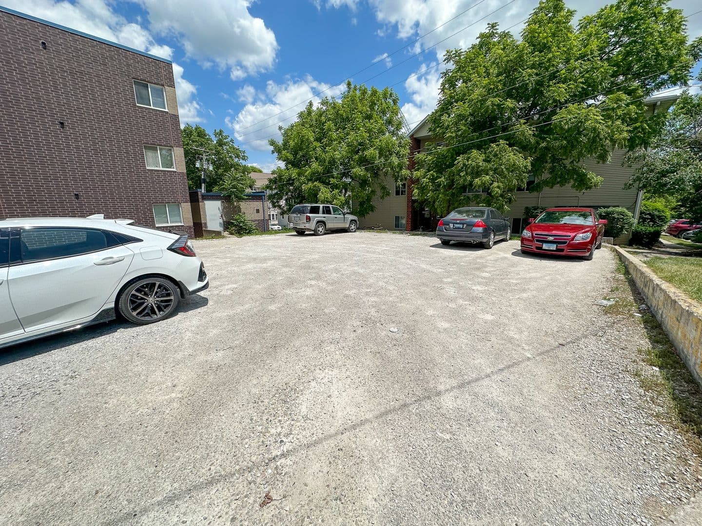 Ames Apartment: 218 N Hyland Ave