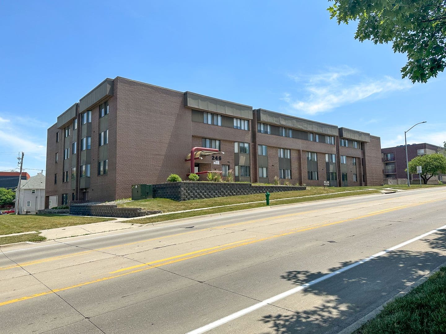 Ames Apartment: 246 N Hyland Ave