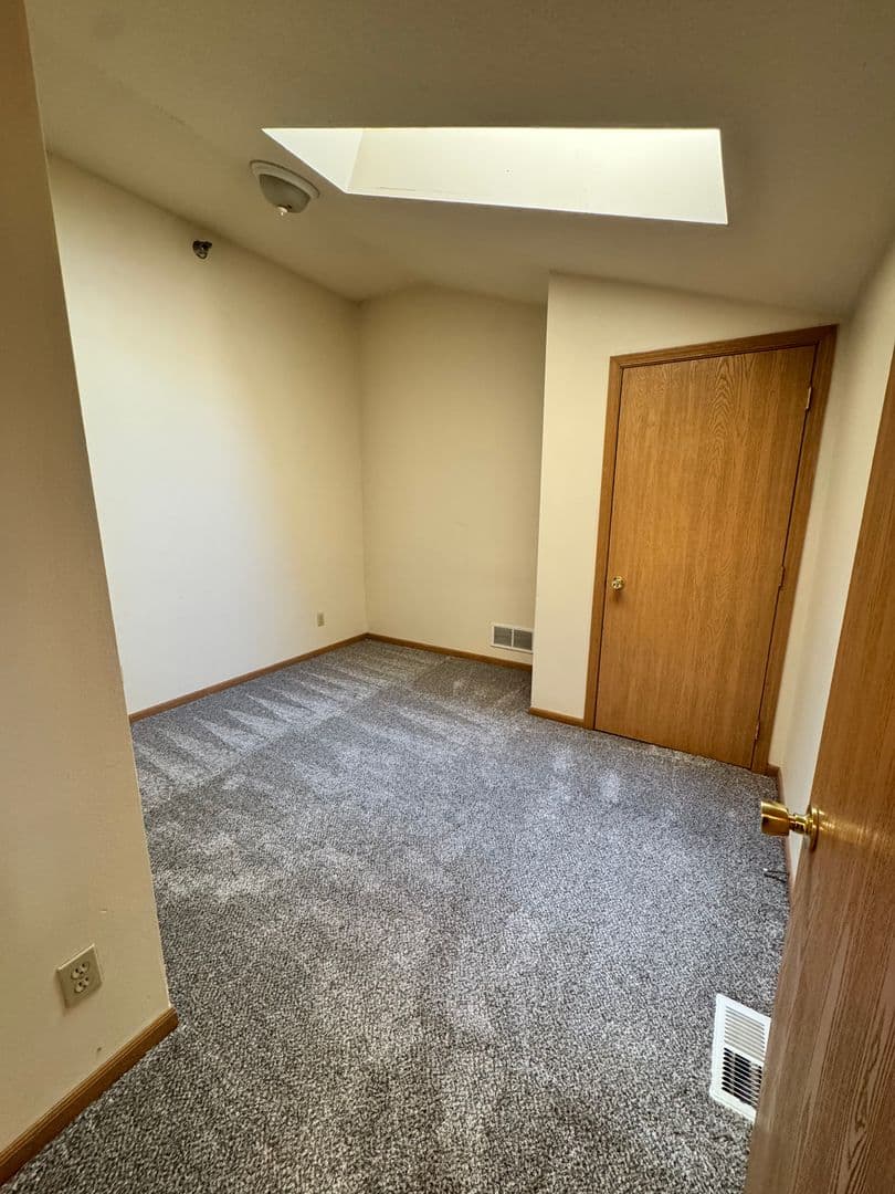 Ames Apartment: 210 Gray Ave