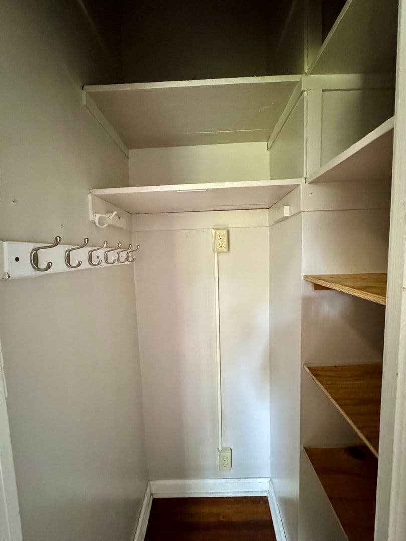 Ames House: 3002 Woodland St