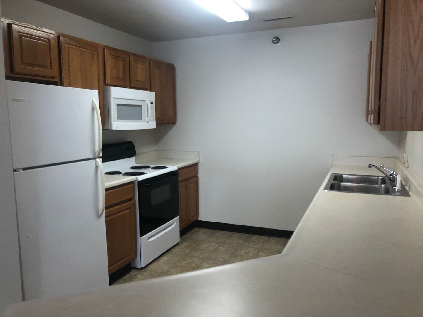Ames Apartment: 1401 N Dakota Ave
