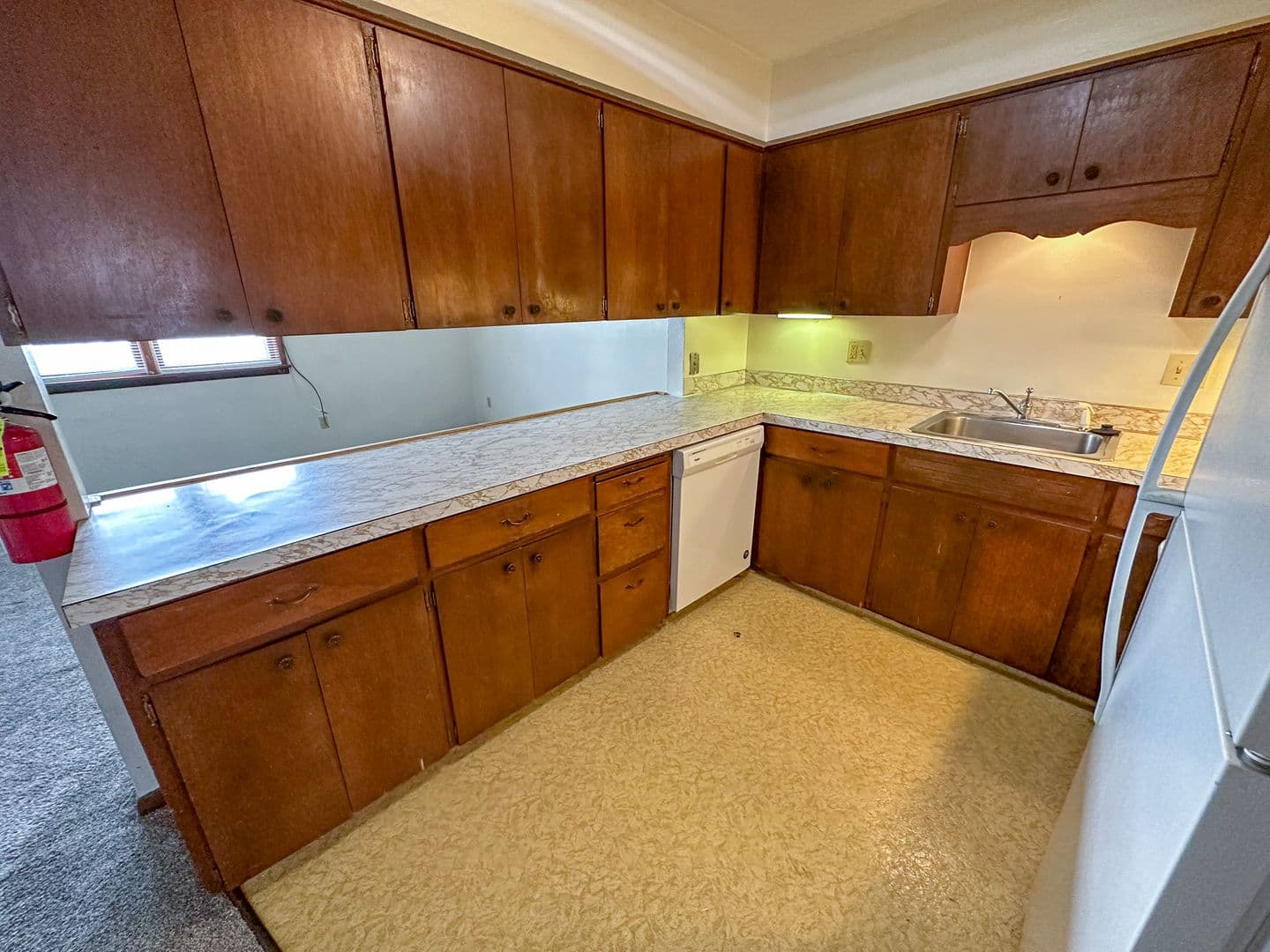 Ames Apartment: 218 N Hyland Ave