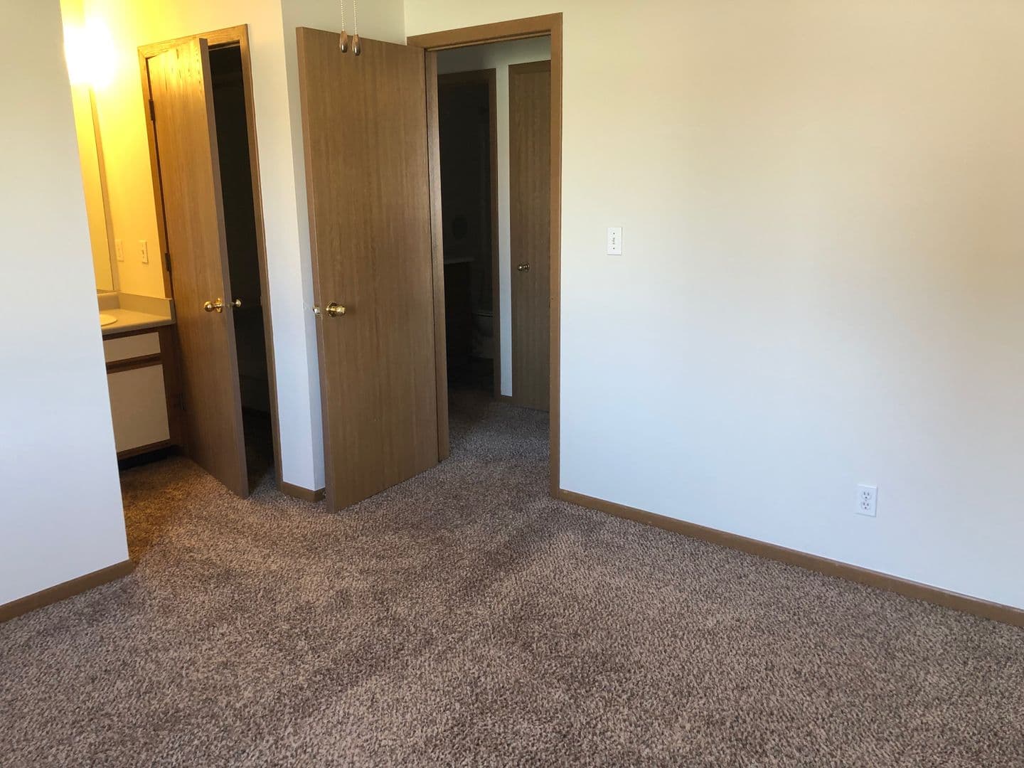 Ames Apartment: 645 Stonehaven Drive