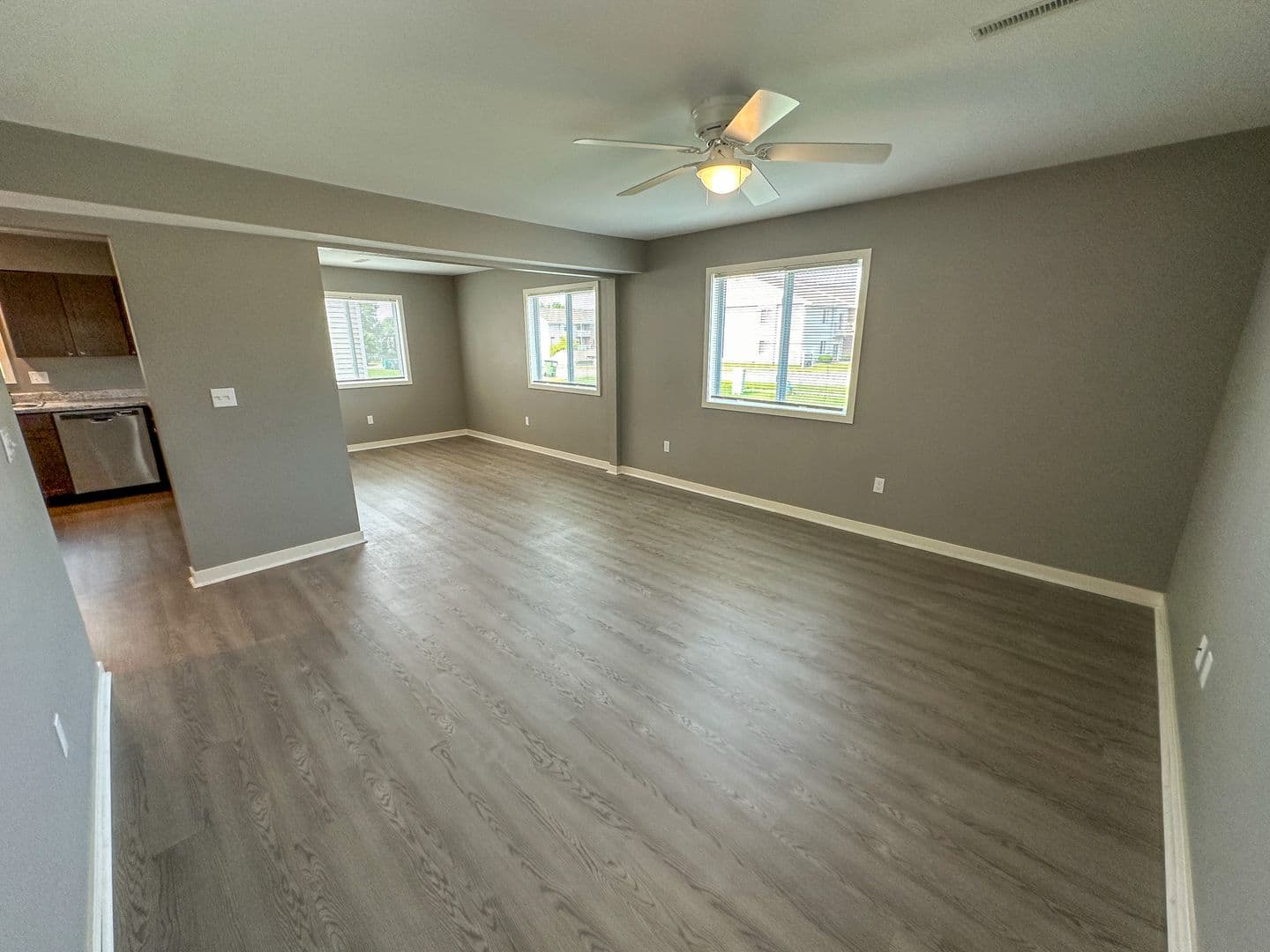 Ames Apartment: 218 S Dakota Ave