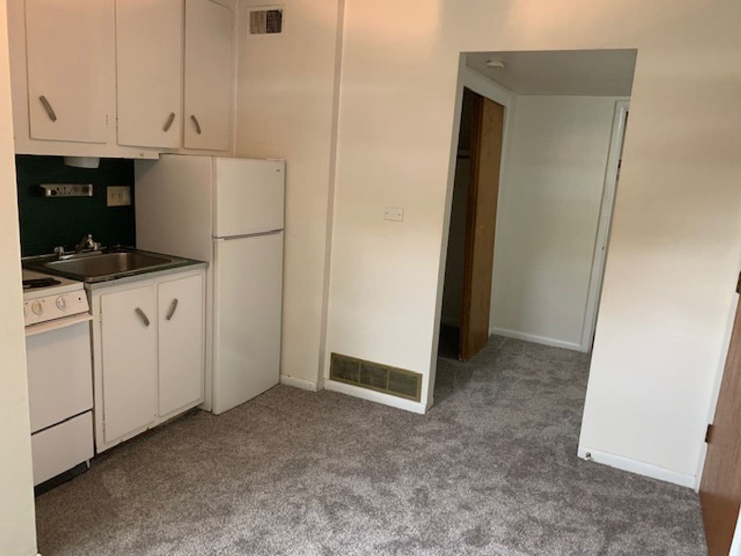 Ames Apartment: 1108 S. 4th St