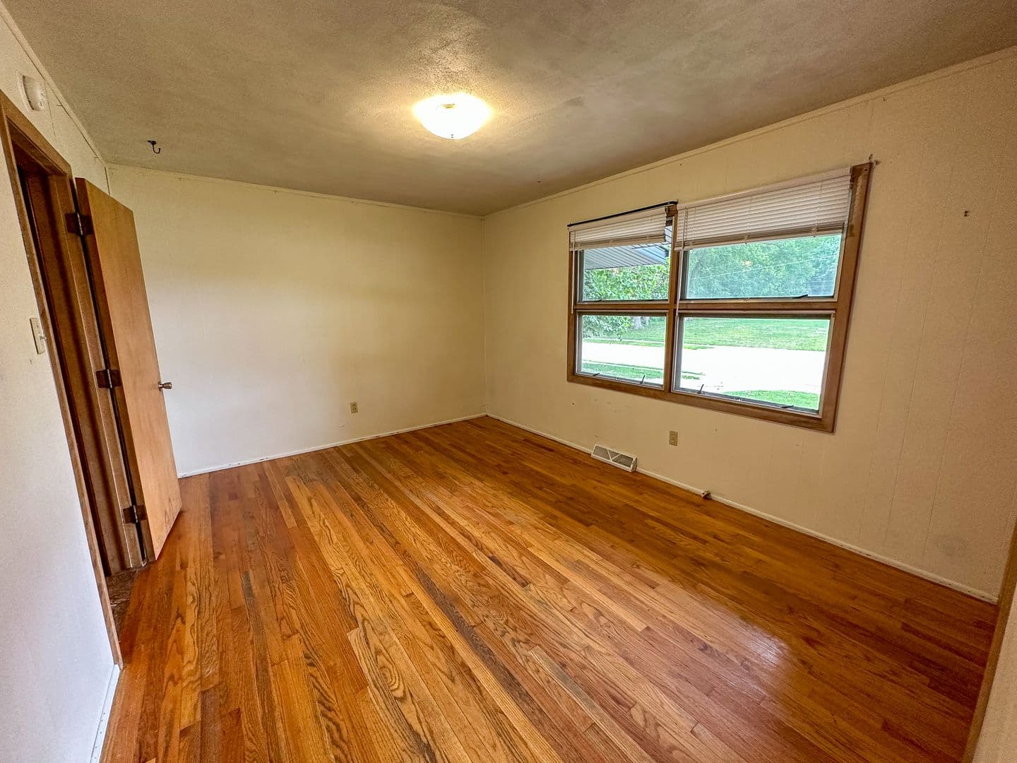 Ames Apartment: 3319 Story Street