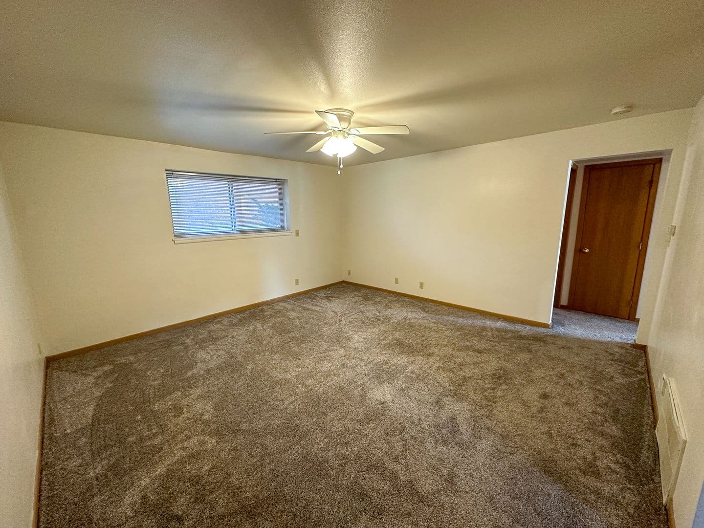 Ames Apartment: 1108 S. 4th St