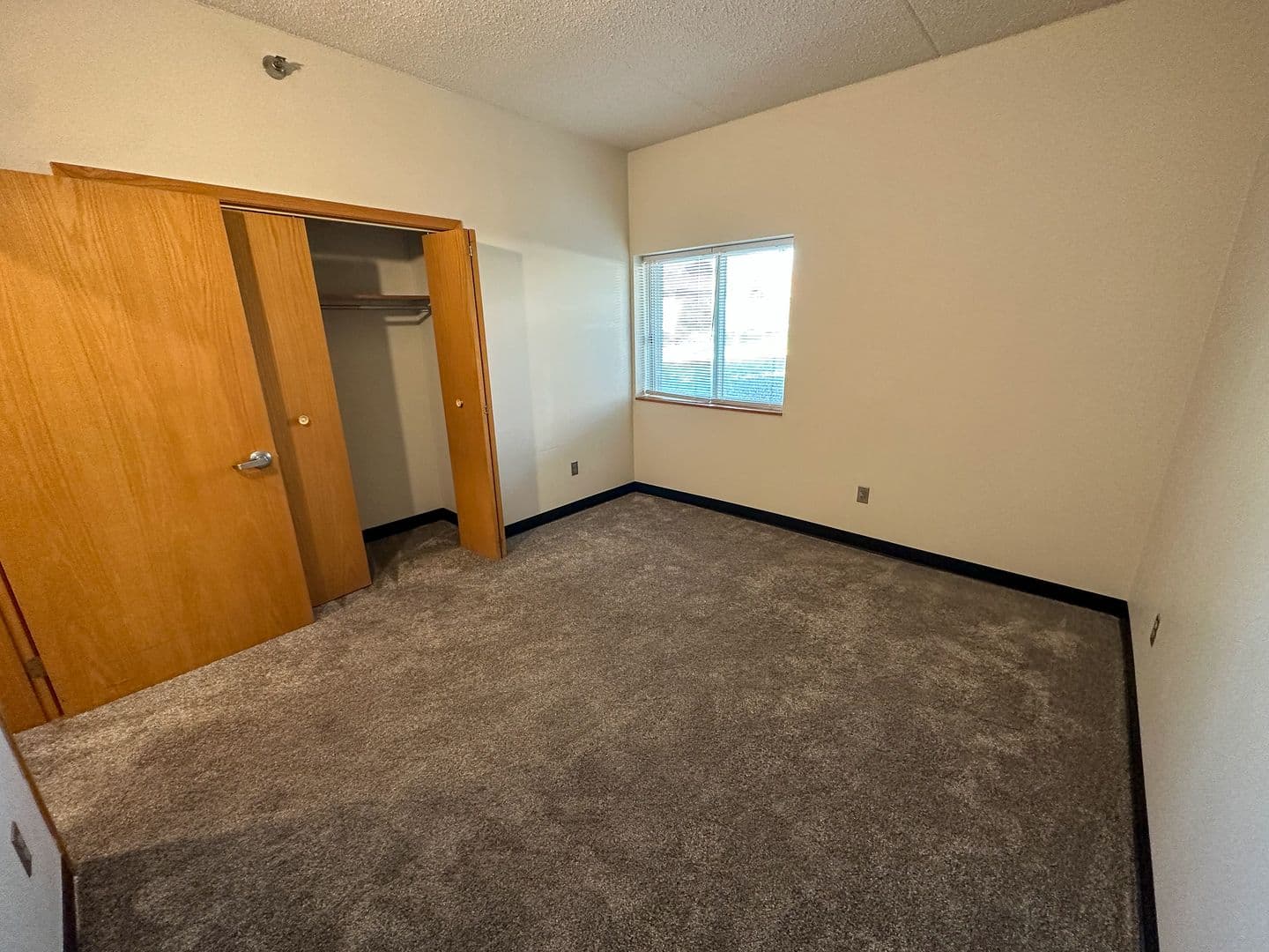Ames Apartment: 245 N Hyland Ave