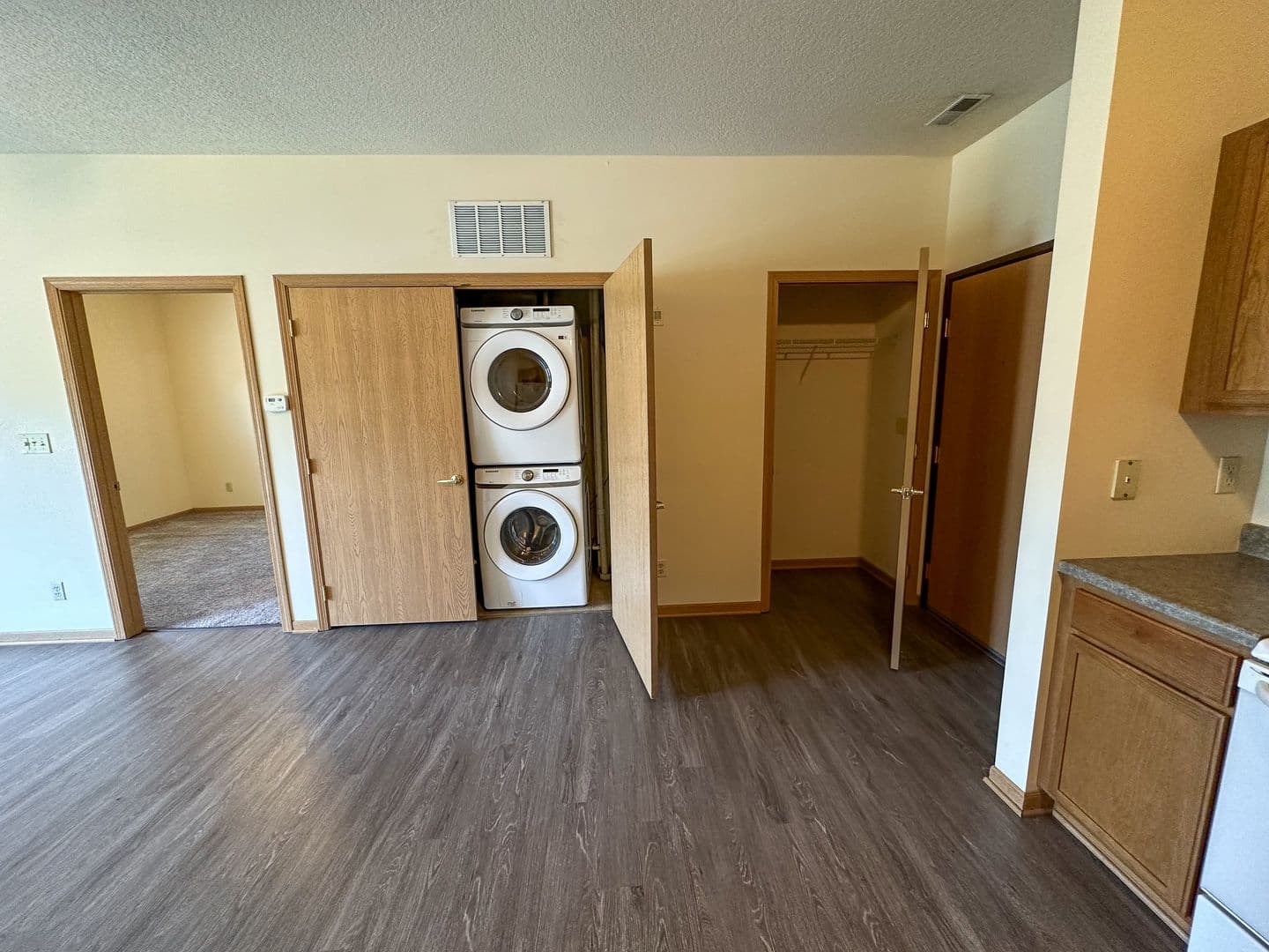 Ames Apartment: 210 Gray Ave