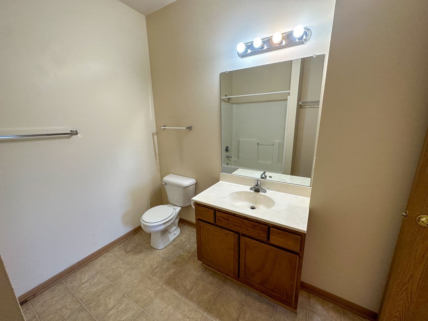 Ames Apartment: 210 Gray Ave
