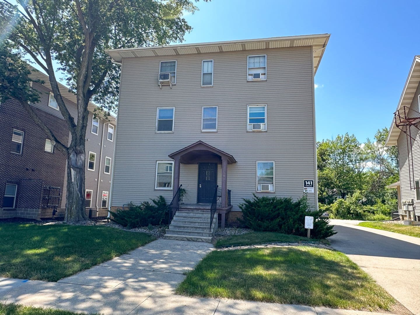Ames Apartment: 141 Campus Ave
