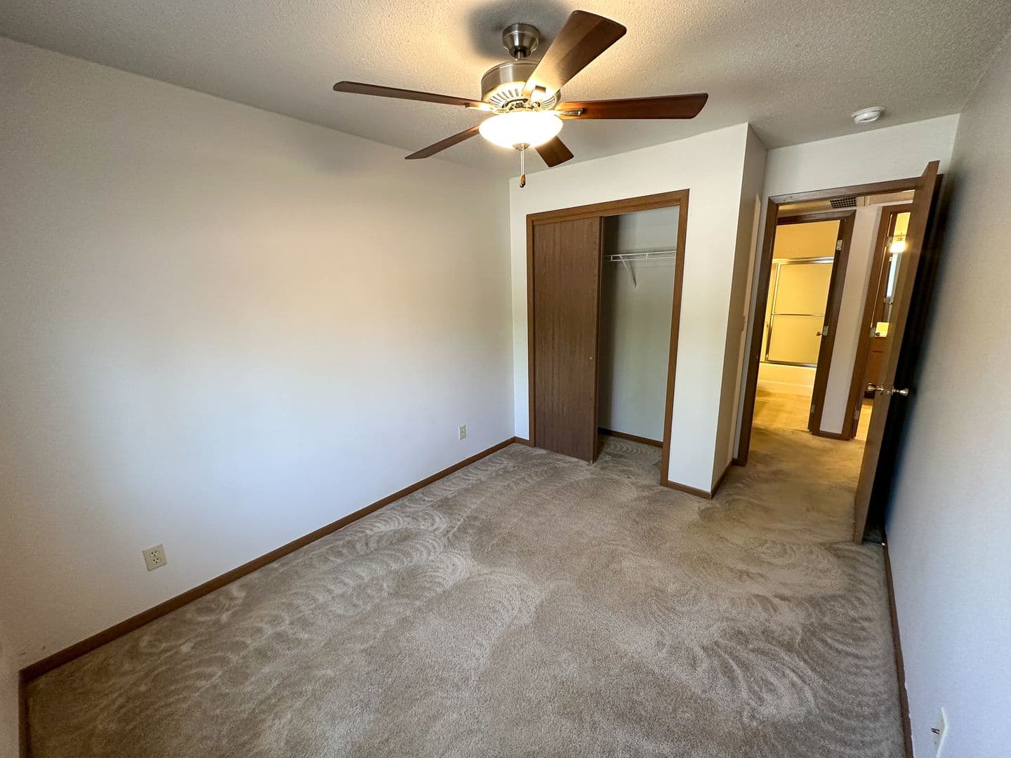 Ames Apartment: 225 N Hyland Ave