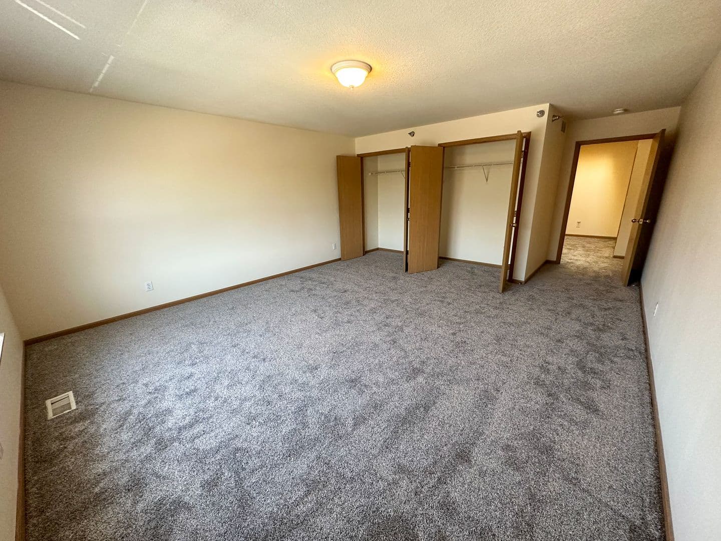 Ames Apartment: 121 Beach Ave