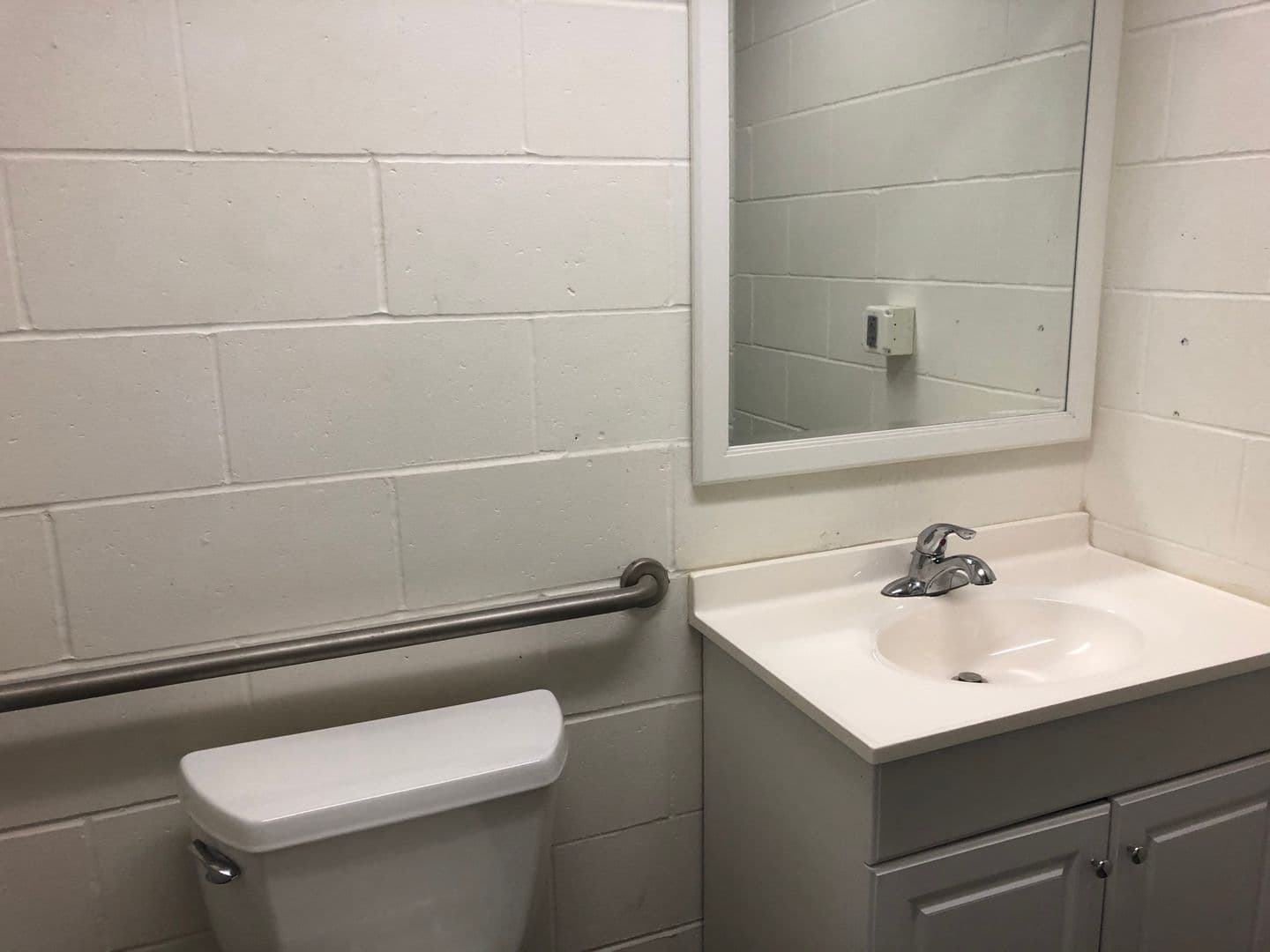 Ames Apartment: 245 N Hyland Ave