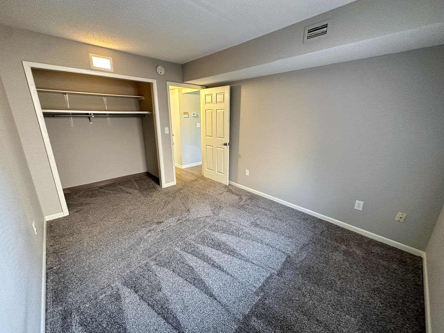 Ames Apartment: 246 N Hyland Ave