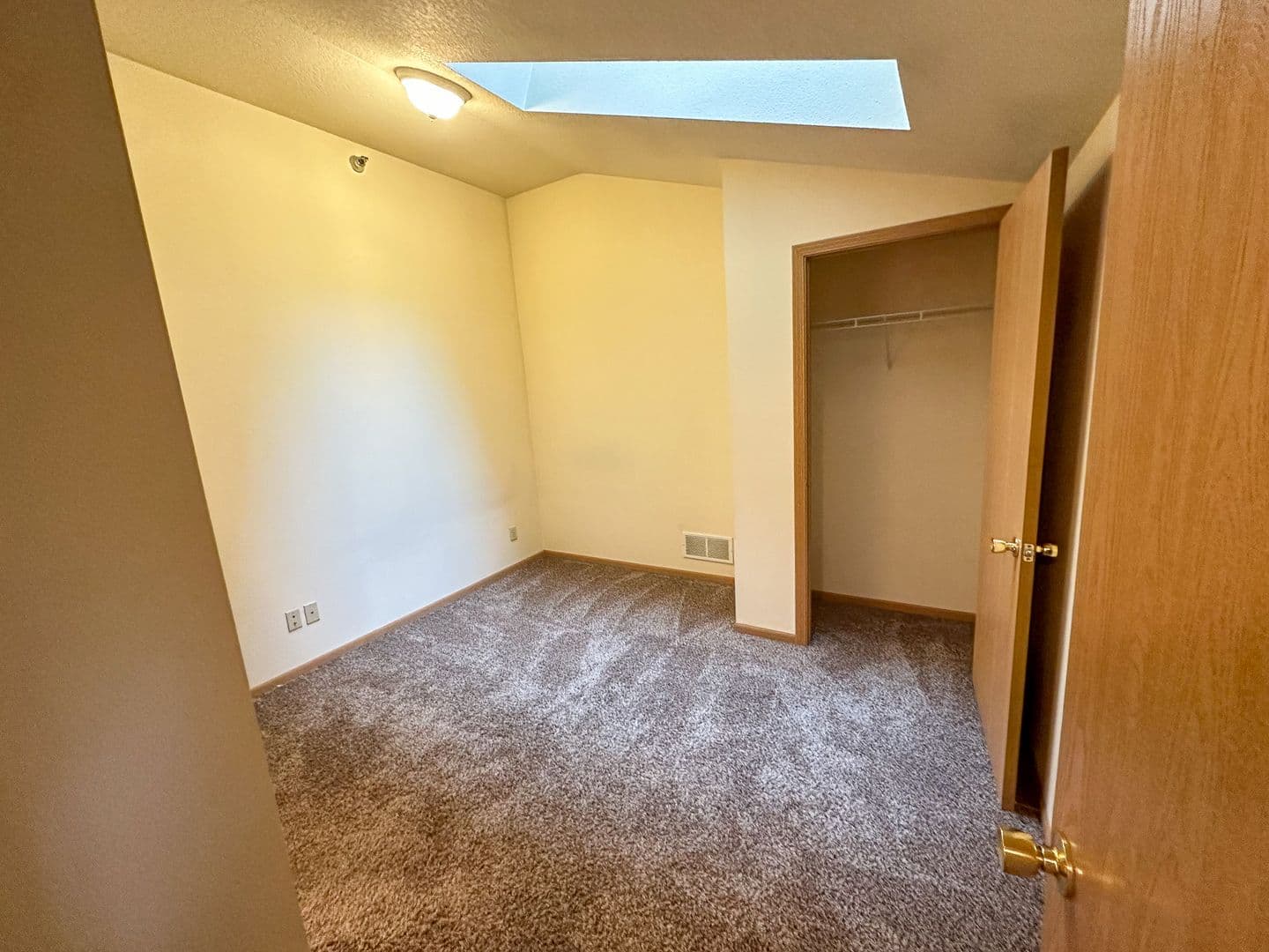 Ames Apartment: 210 Gray Ave