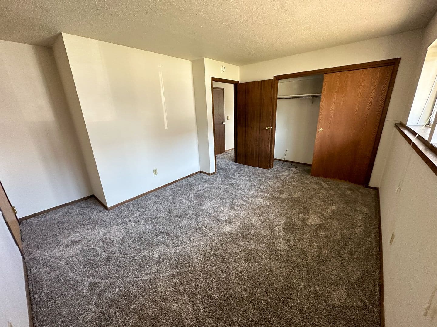 Ames Apartment: 4606 Ontario St
