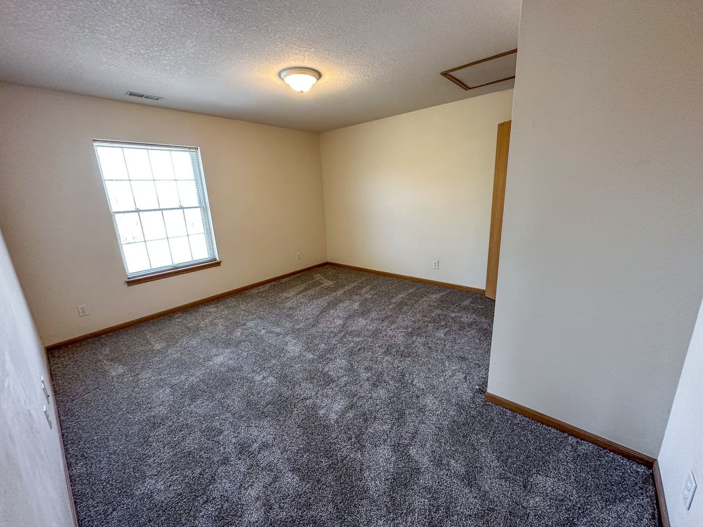 Ames Apartment: 121 Beach Ave