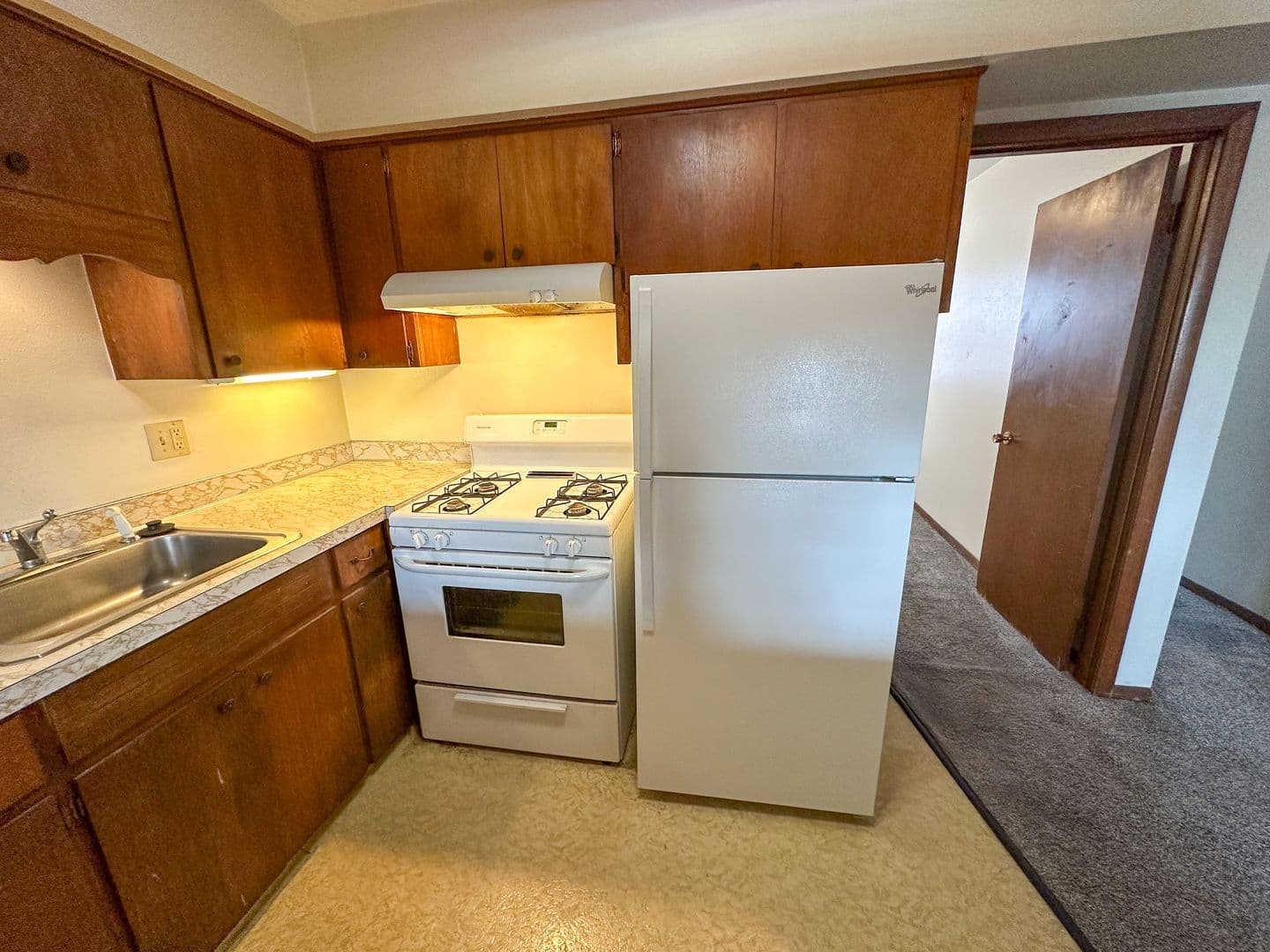 Ames Apartment: 218 N Hyland Ave