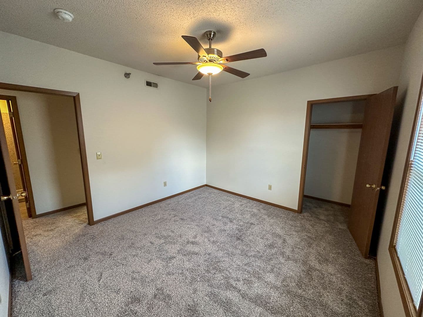 Ames Apartment: 2717 West St