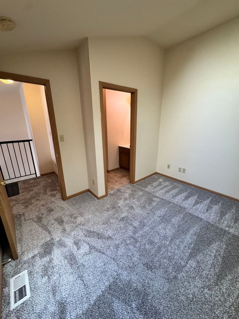 Ames Apartment: 210 Gray Ave