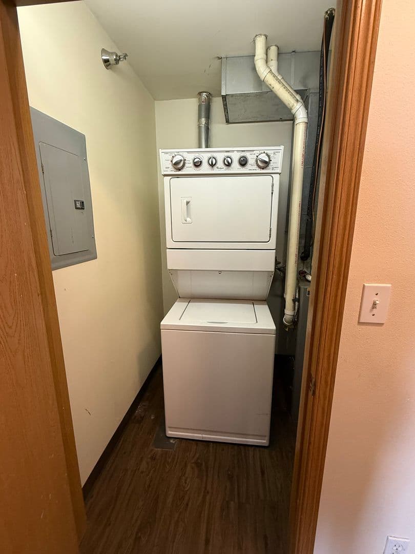 Ames Apartment: 225 Crystal St
