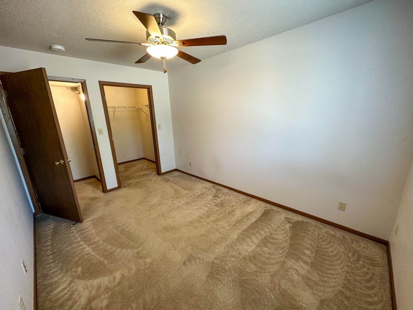 Ames Apartment: 225 N Hyland Ave