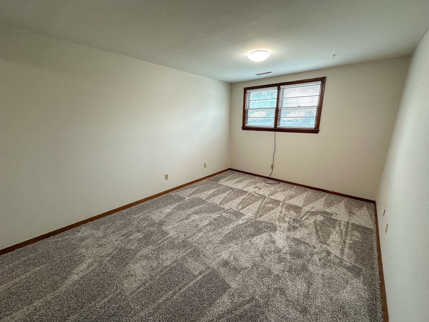Ames Apartment: 218 N Hyland Ave