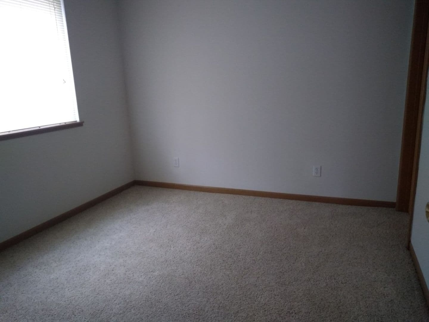 Ames Apartment: 1401 N Dakota Ave