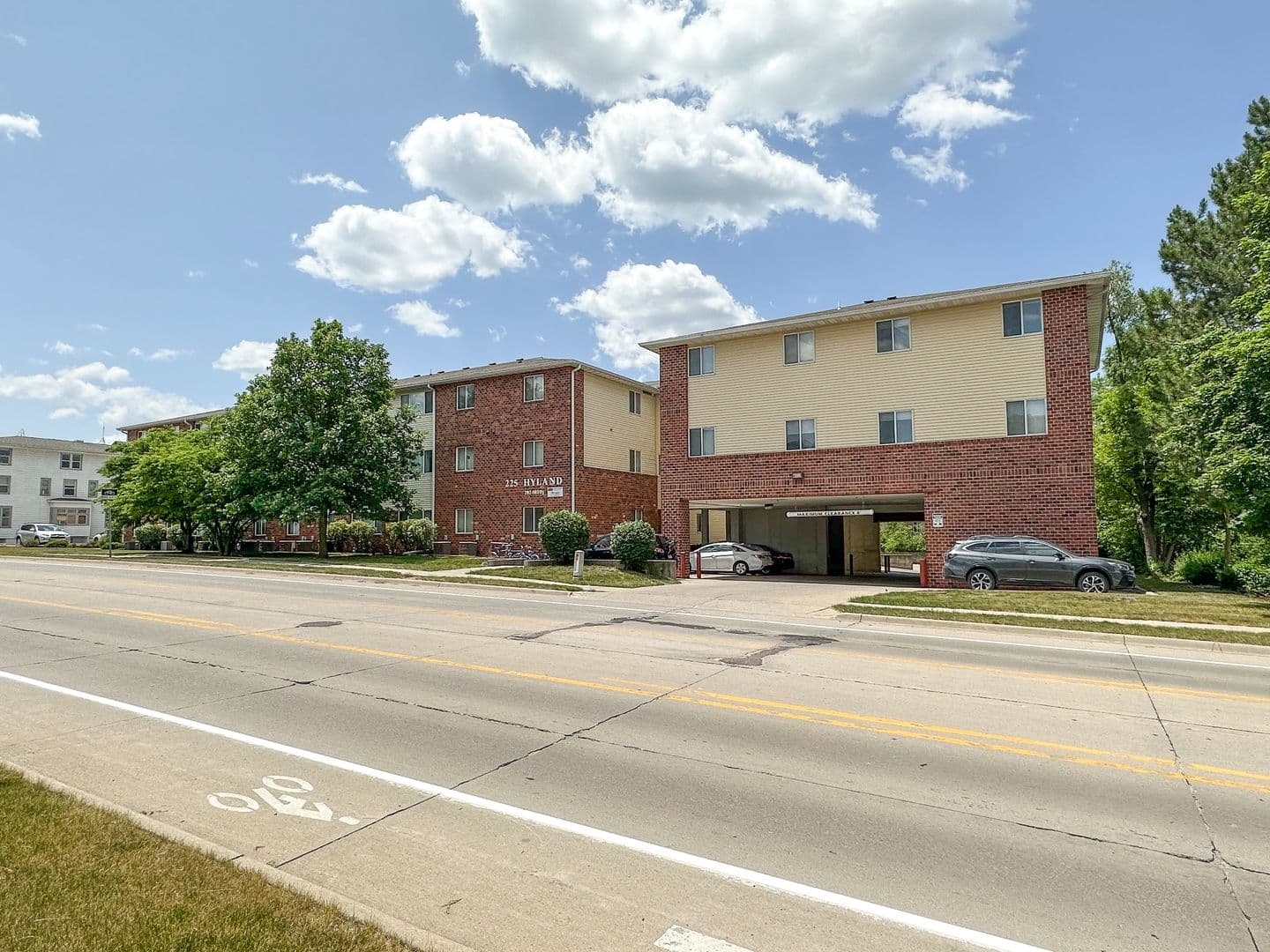 Ames Apartment: 225 N Hyland Ave