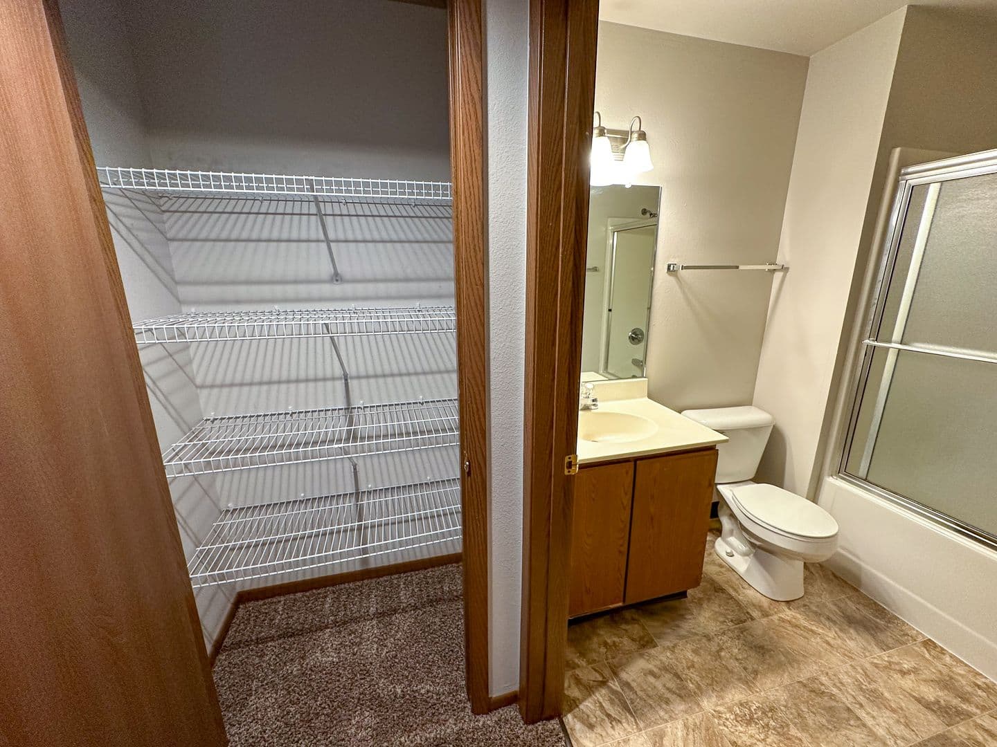 Ames Apartment: 225 N Hyland Ave