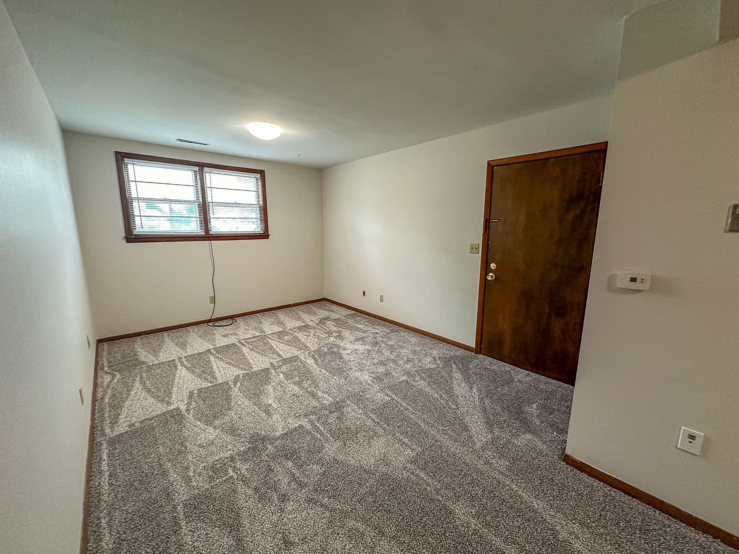 Ames Apartment: 218 N Hyland Ave
