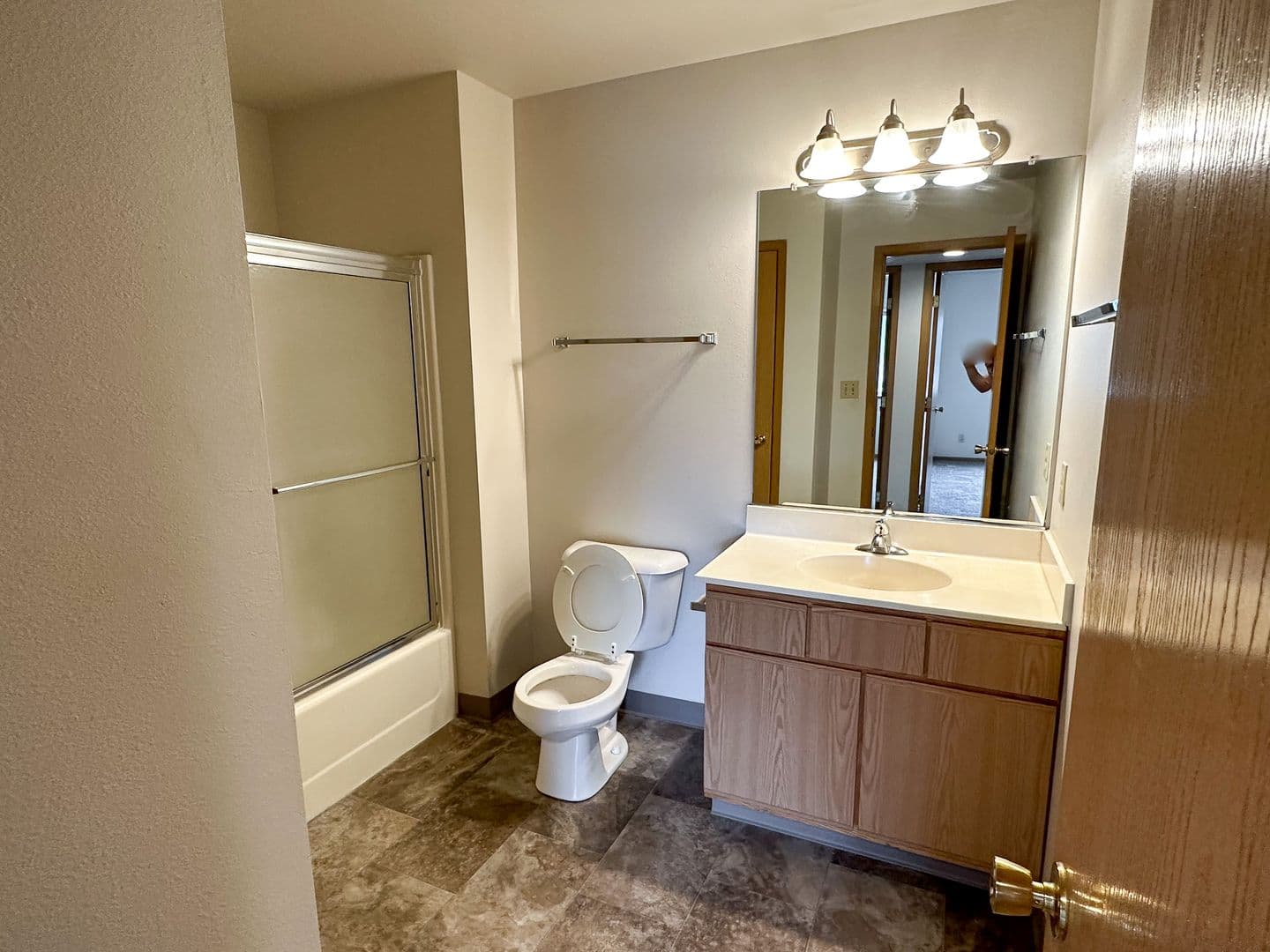 Ames Apartment: 221 Sheldon Ave