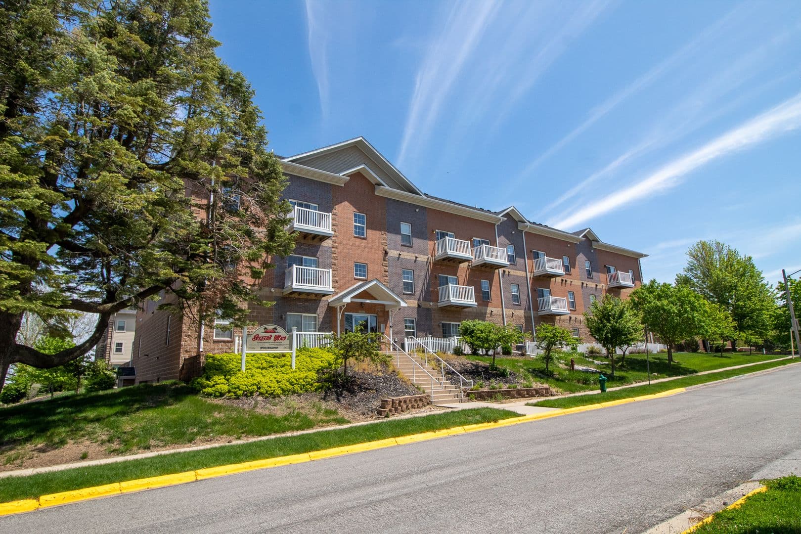 Ames Apartment: 210 Gray Ave