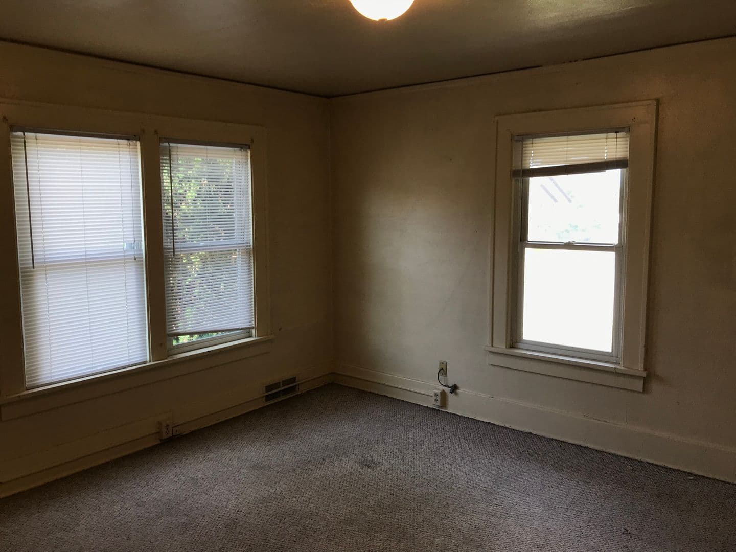 Ames House: 2862 Lincoln Way