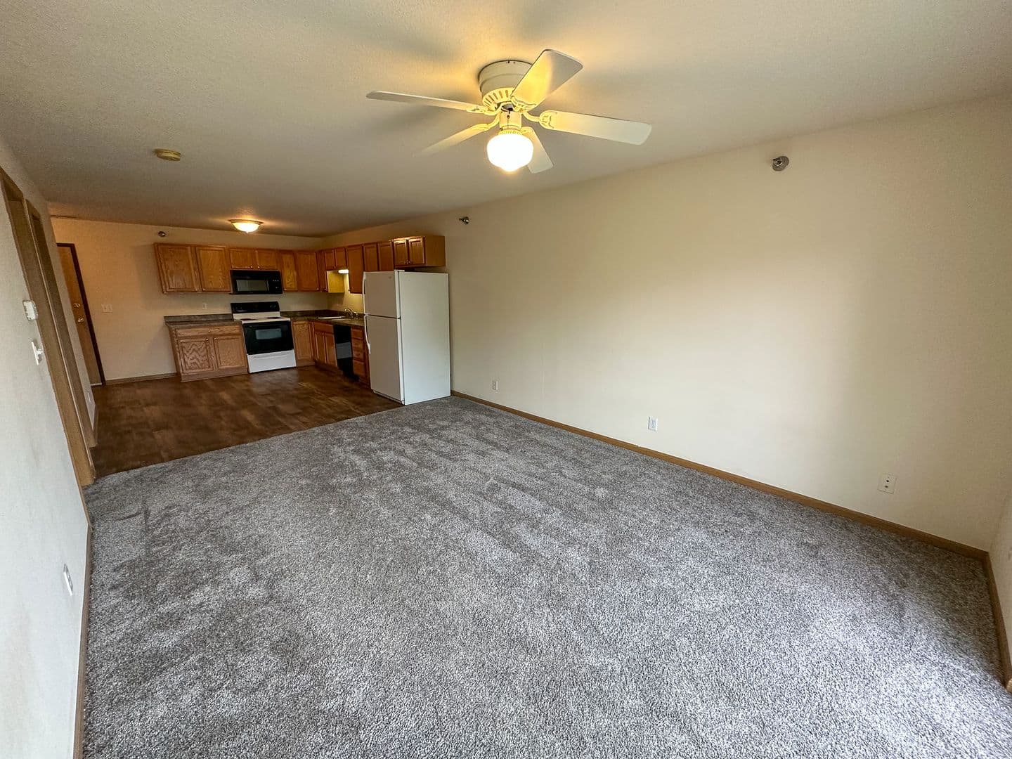 Ames Apartment: 121 Beach Ave