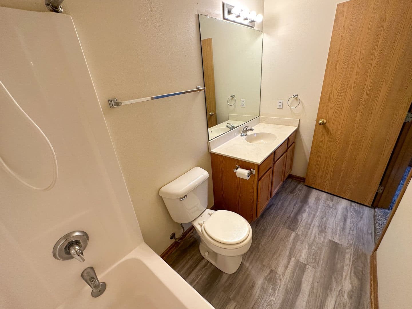 Ames Apartment: 121 Beach Ave