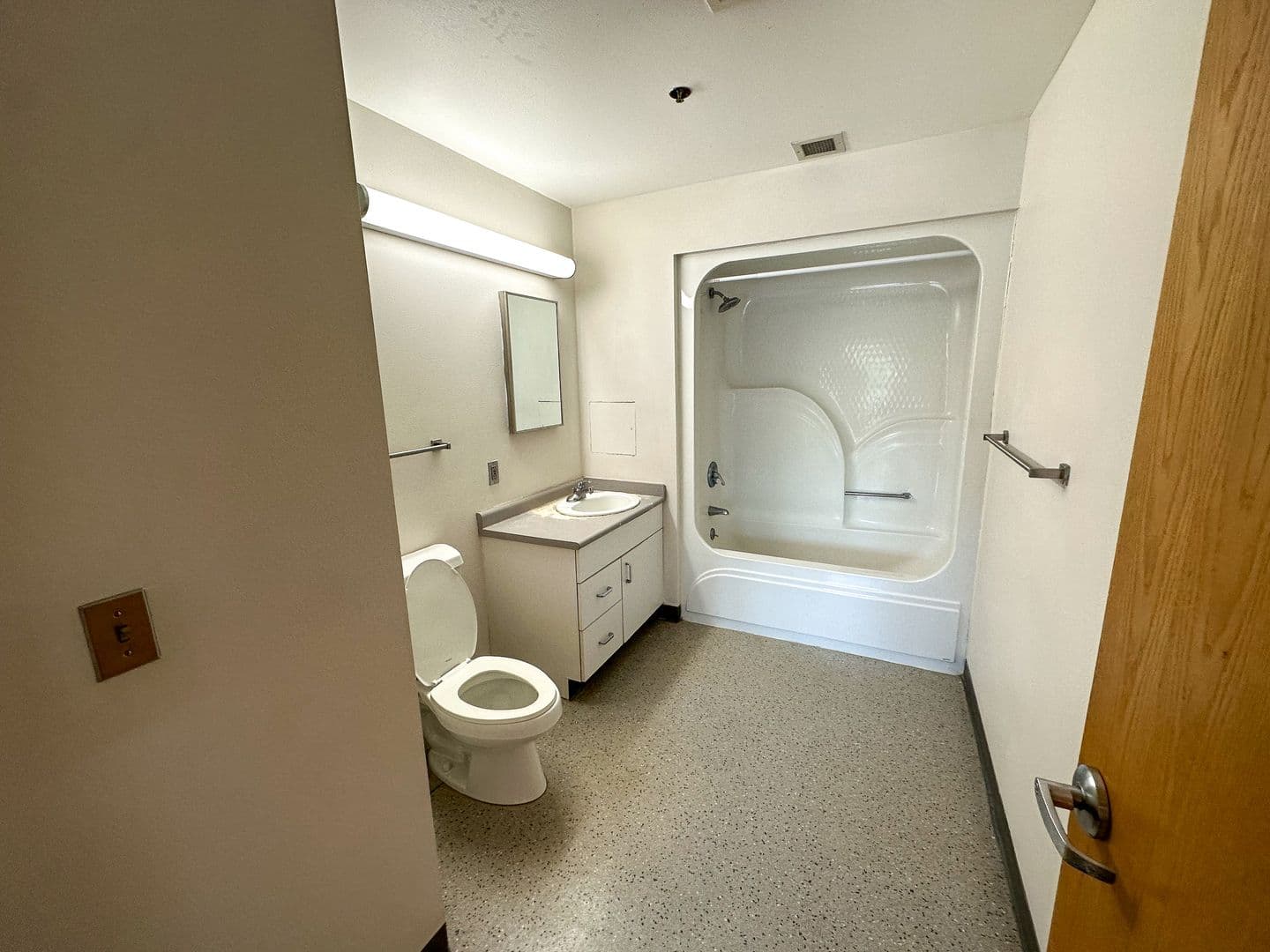 Ames Apartment: 245 N Hyland Ave