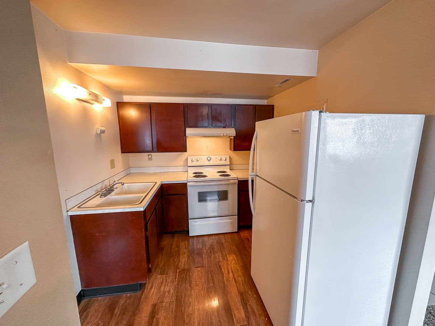 Ames Apartment: 129 S Oak Ave