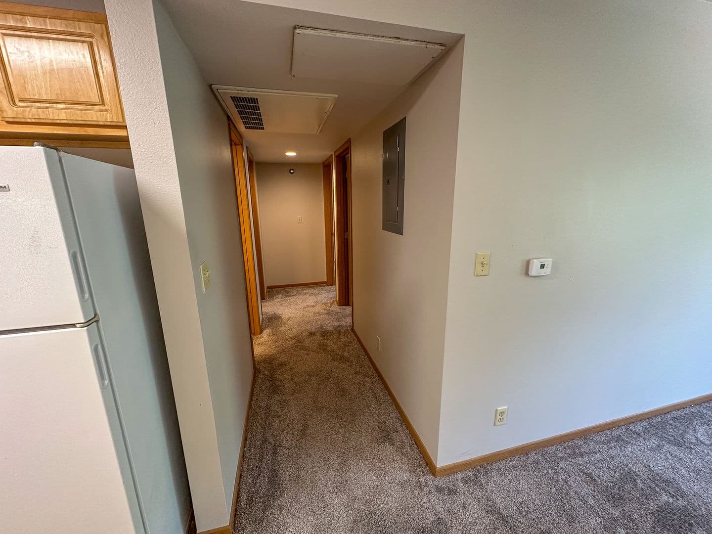 Ames Apartment: 258 N Hyland Ave