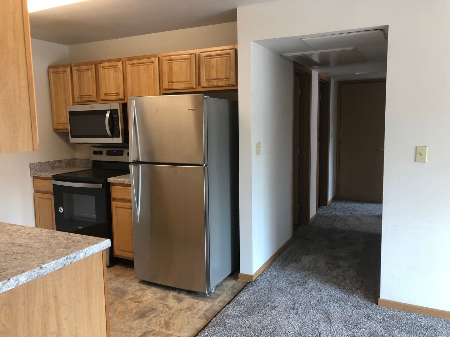 Ames Apartment: 258 N Hyland Ave