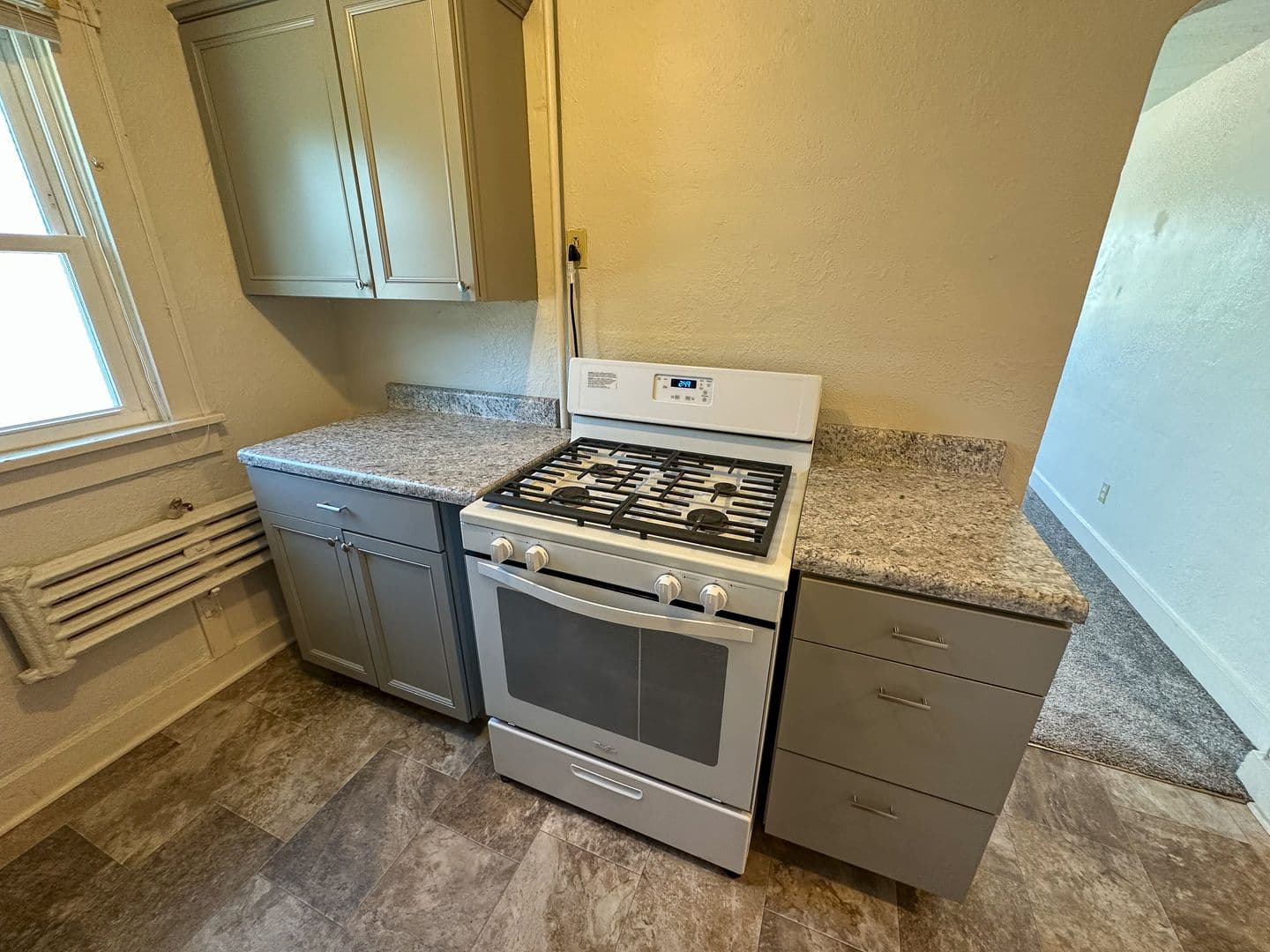 Ames Apartment: 141 Campus Ave