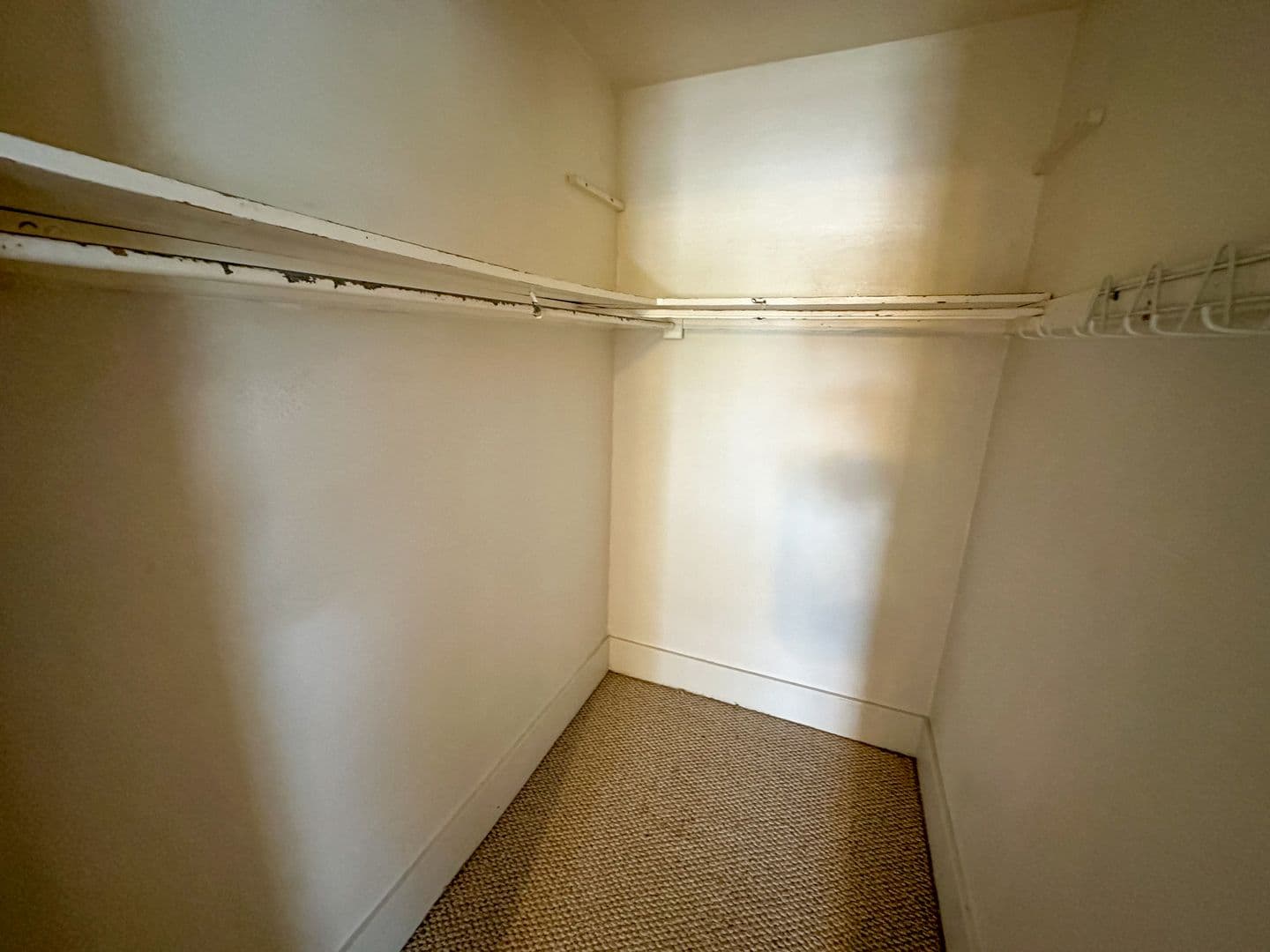 Ames Apartment: 233 Sheldon Ave