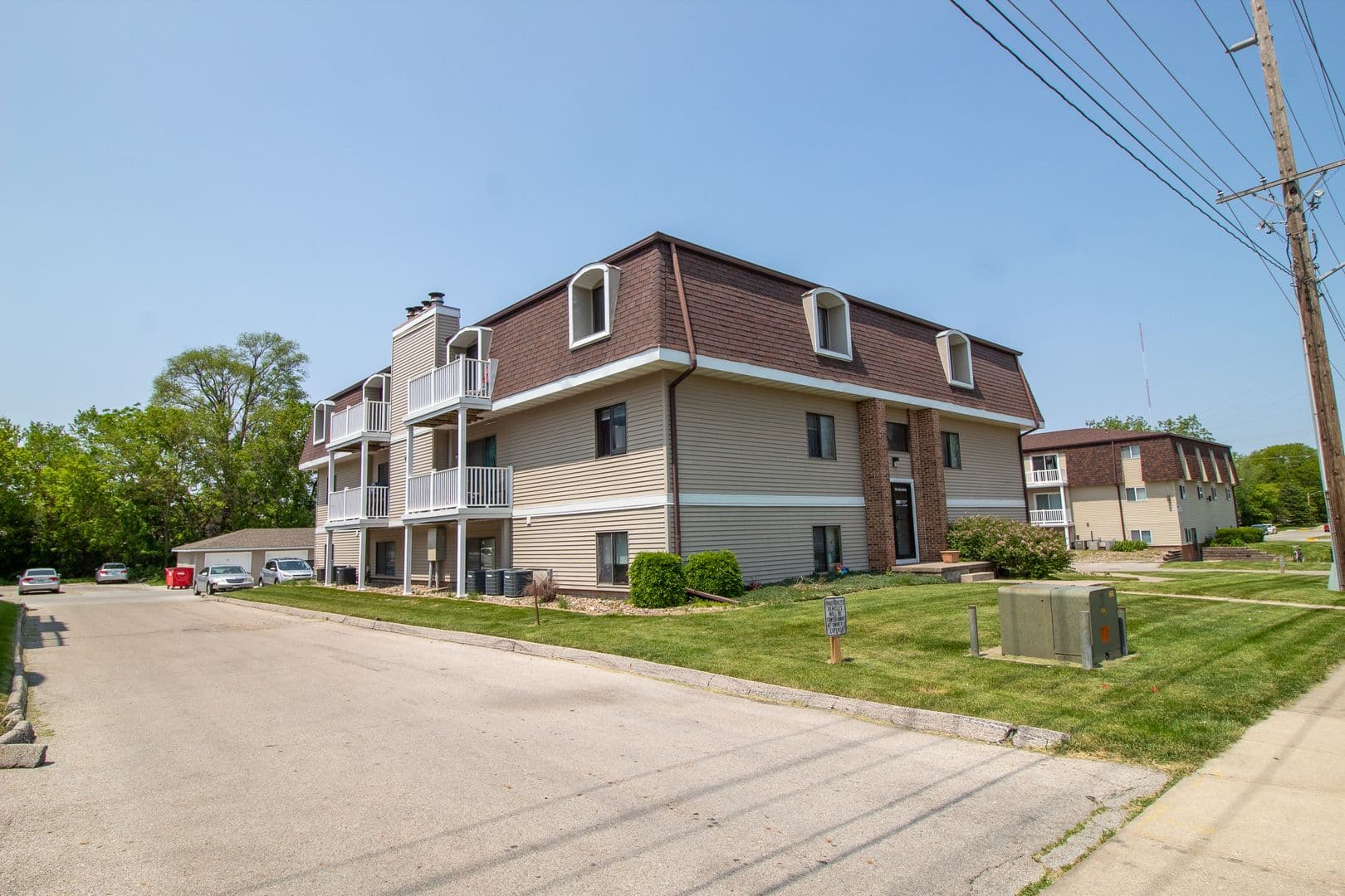 Ames Apartment: 1225 Delaware Ave